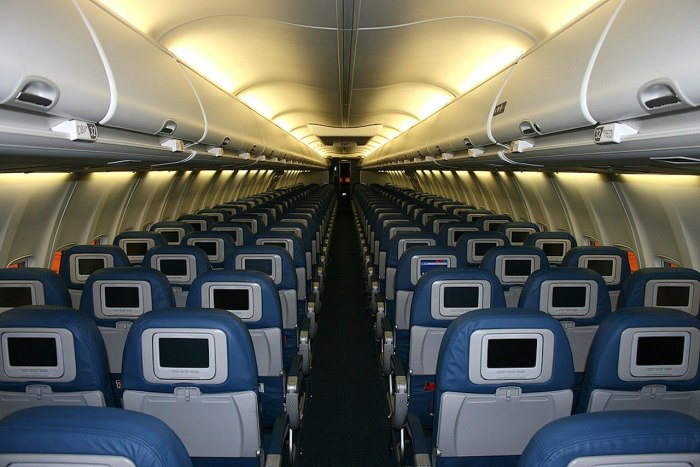 Самолет Боинг 737 внутри