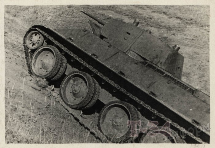 Колесно-гусеничный танк а-20