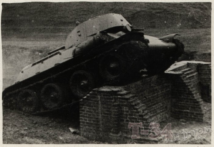 Колёсно-гусеничный танк БТ-20),