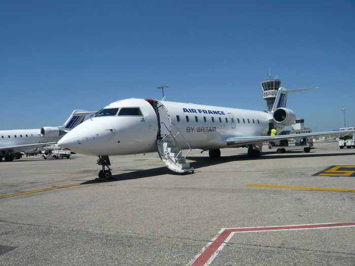 Самолёт Bombardier CRJ-100
