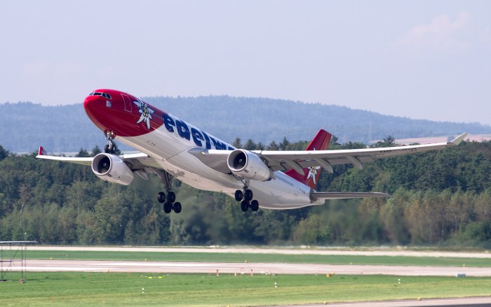 Взлетающий a330