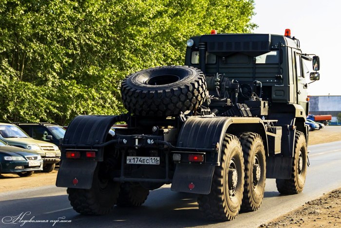КАМАЗ 65225 военный тягач