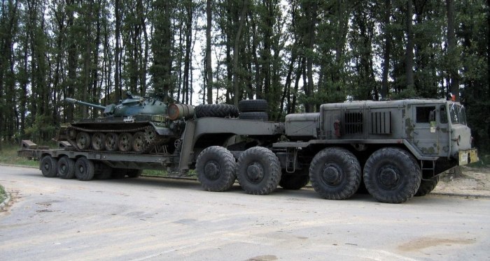 МАЗ военный тягач 537