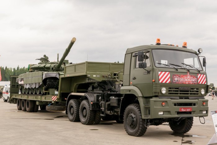 КАМАЗ 65225 военный тягач