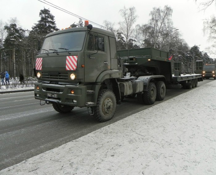 Танковый тягач КАМАЗ 65225