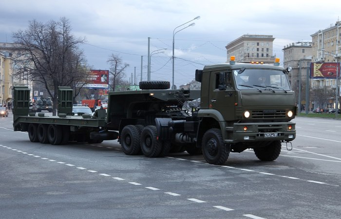КАМАЗ 65225 армейский тягач
