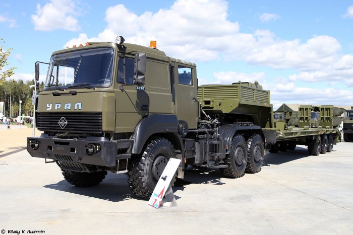 Урал 6370 седельный тягач