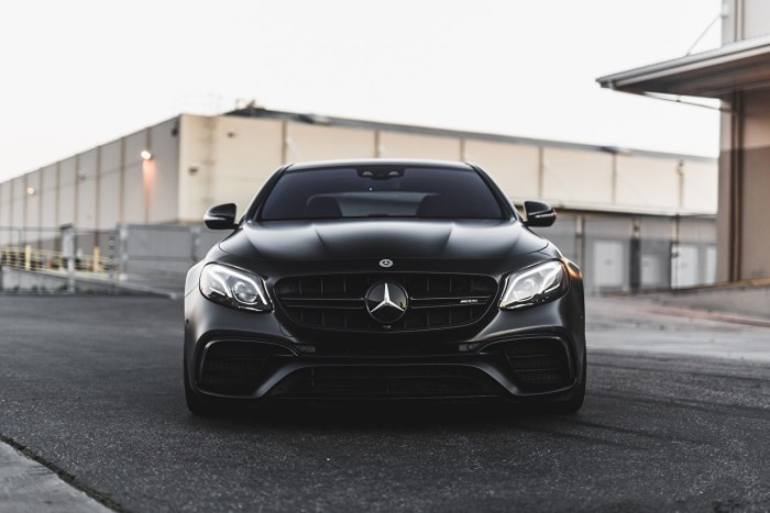 Мерседес-Бенц AMG 63 черный