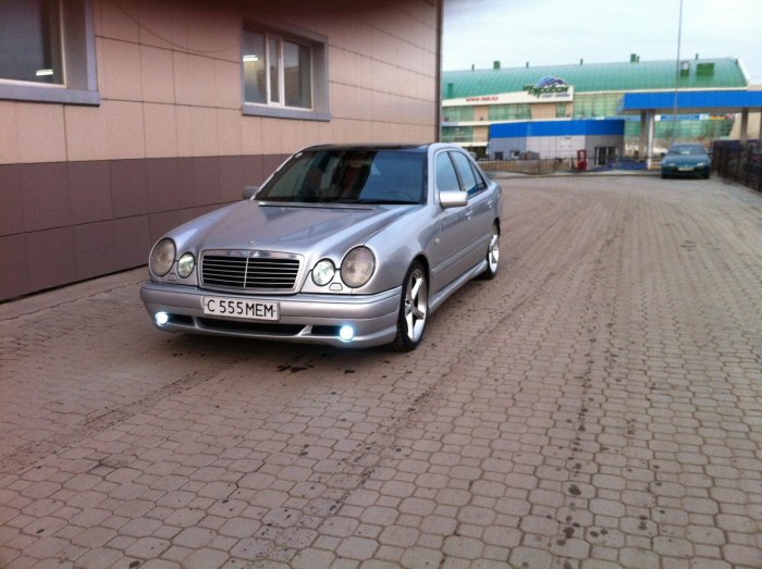 Mercedes w210 AMG серебристый