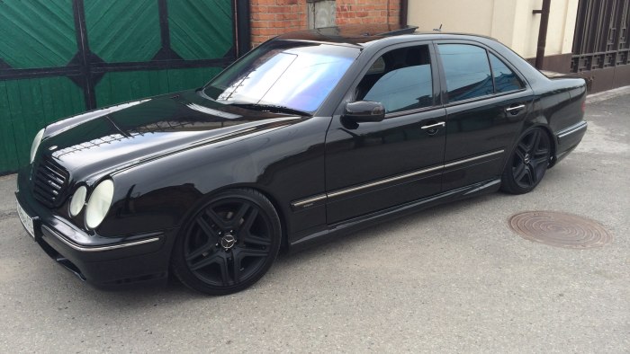 Мерседес w210 черный тонированный