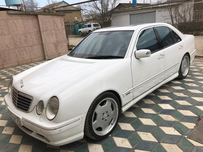 Мерседес е 5.5 AMG 210