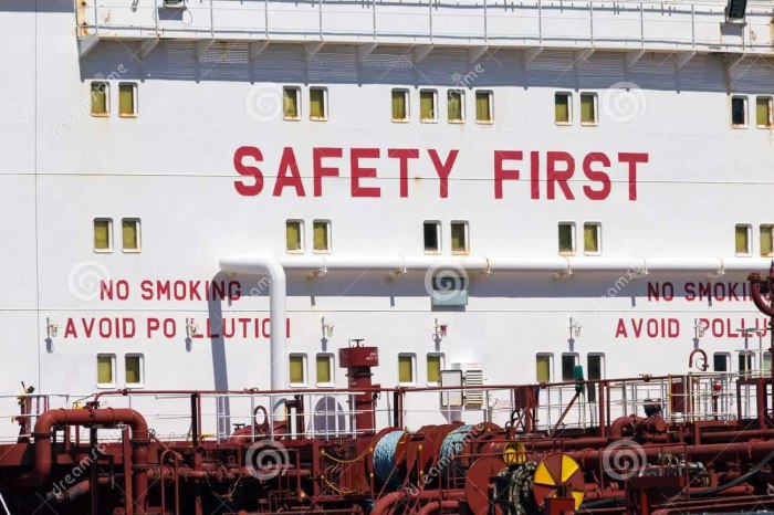 Safety first надпись на судах