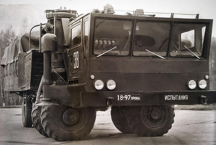 ЗИЛ-135 тягач