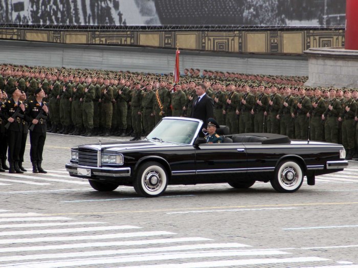ЗИЛ 41041 парад
