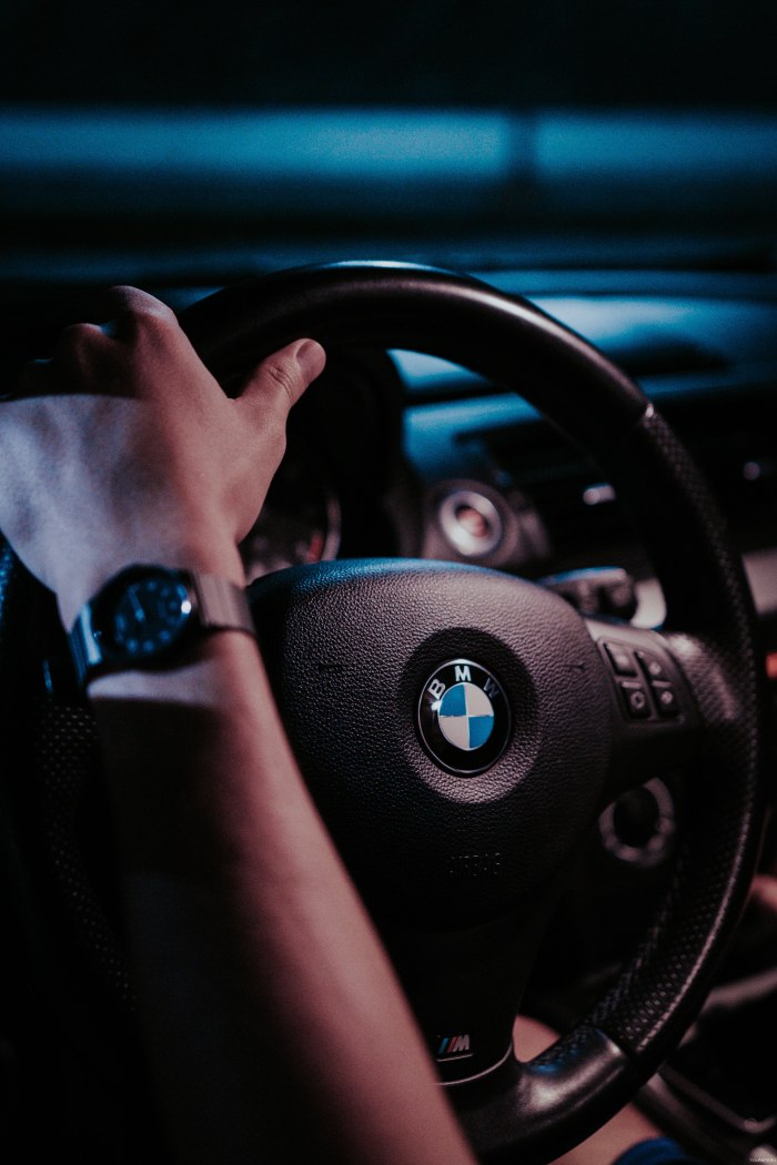 Рука на руле BMW e60