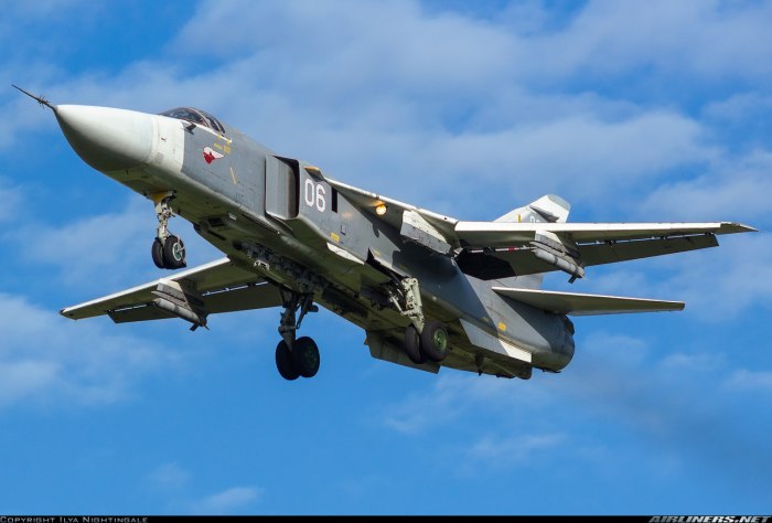 Самолет Су-24м