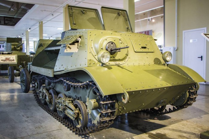 Тягач комсомолец т-20