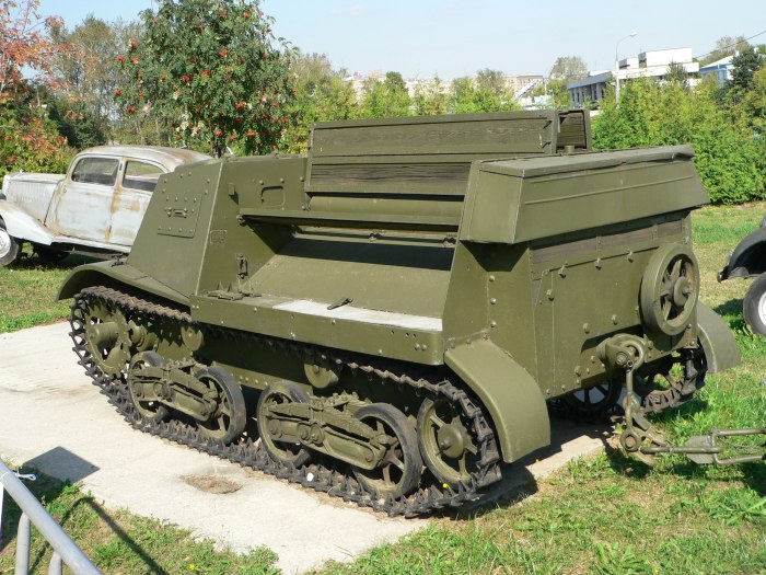 Тягач комсомолец т-20