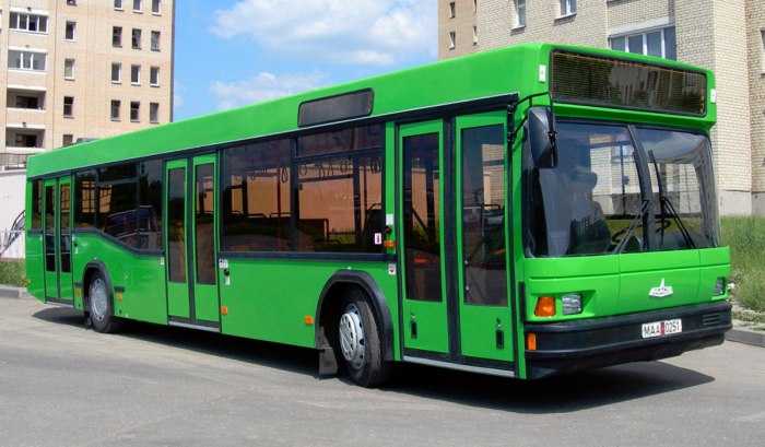 МАЗ 103 сбоку