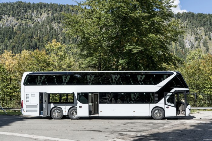 Автобус Neoplan Megaliner