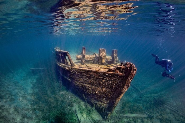 Корабли под водой