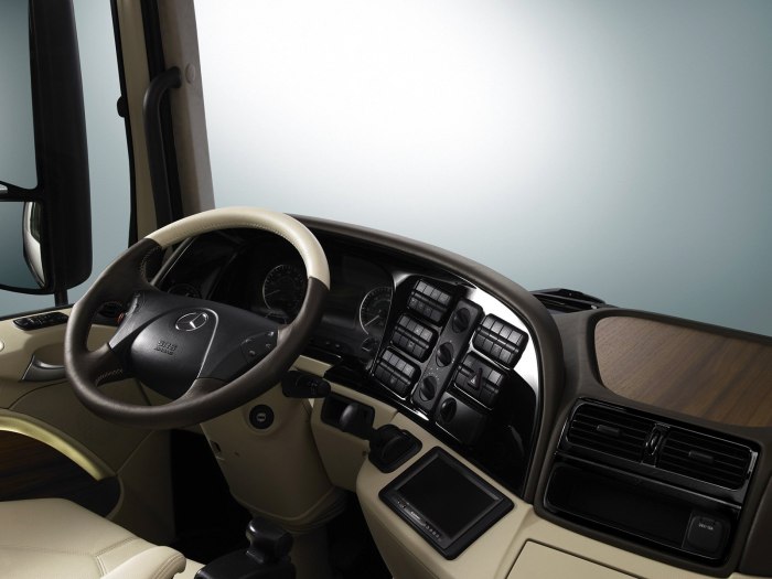 Mercedes-Benz Actros 1860 салон