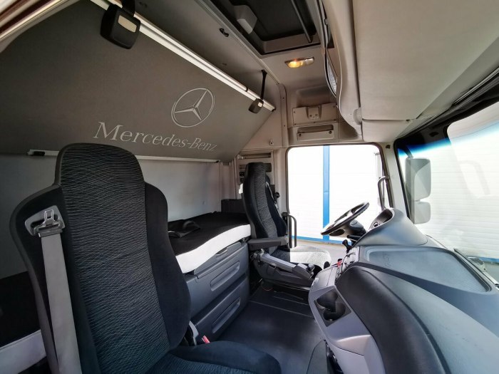 Mercedes Benz Actros 1842 салон