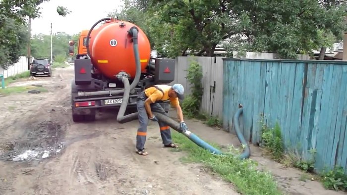 Авто для откачки сточных вод