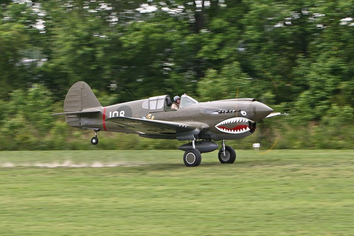 P-40 самолет