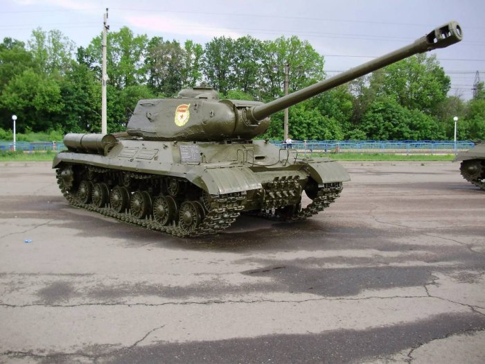 Танк Иосиф Сталин 2