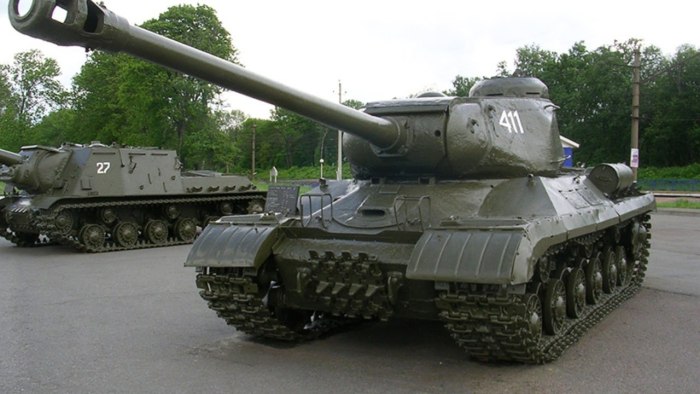 Советские танки ИС 2