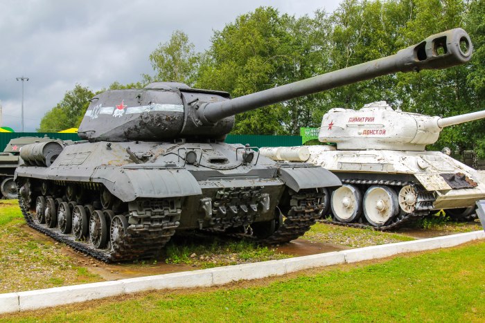 Танк Иосиф Сталин 2