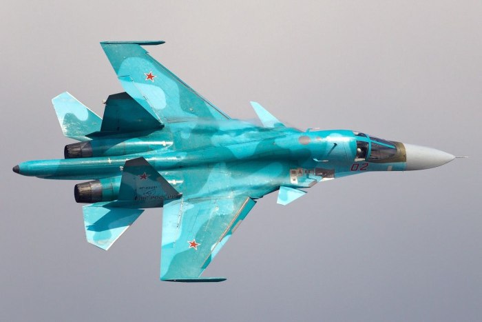 Военный самолет Су 34