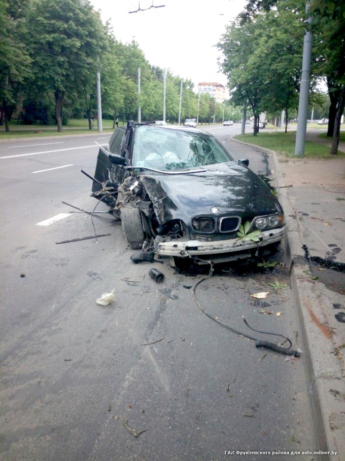 Разбитые машины БМВ е34