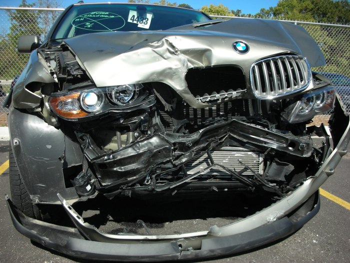 Разбитая BMW m5