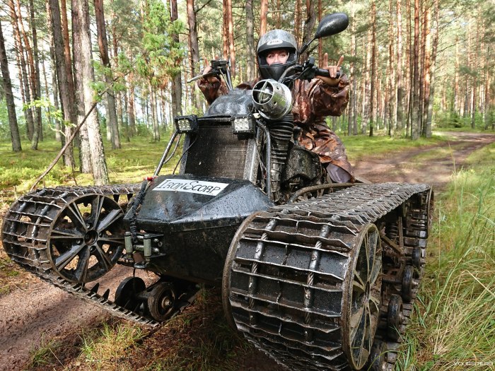Железные Скорпион гусеничный вездеход