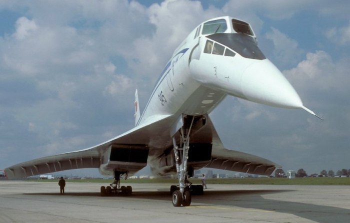 Пассажирский сверхзвуковой ту-144