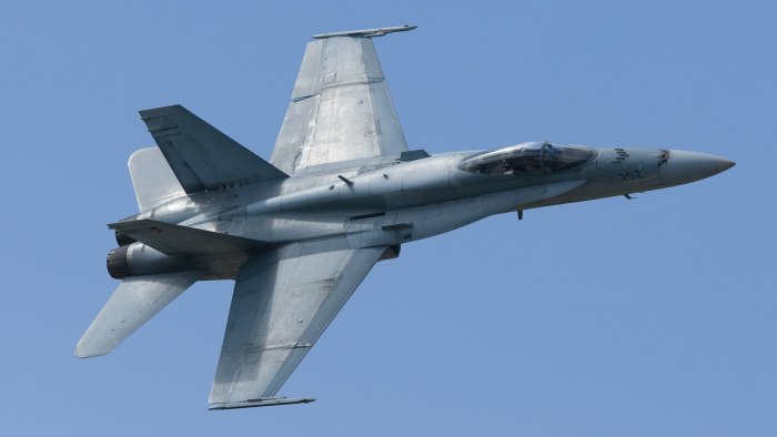F 18 истребитель