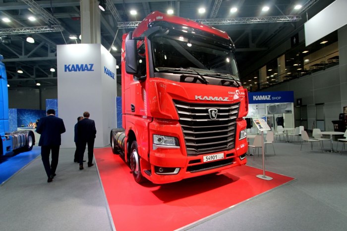КАМАЗ 54901 красный