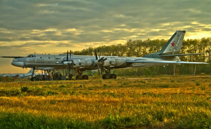 Стратегический турбовинтовой бомбардировщик ту-95мс
