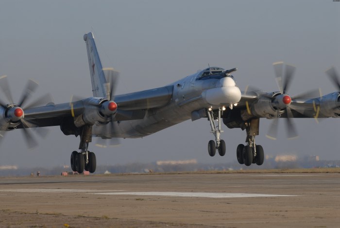 Ту-95 бомбардировщик