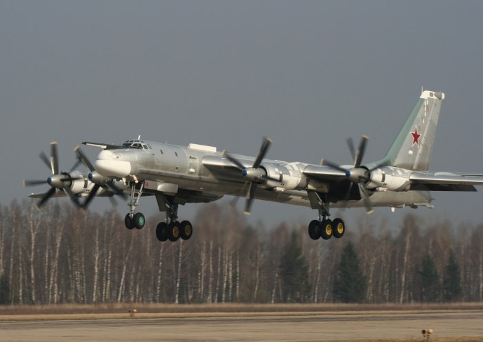 Ту-95 бомбардировщик