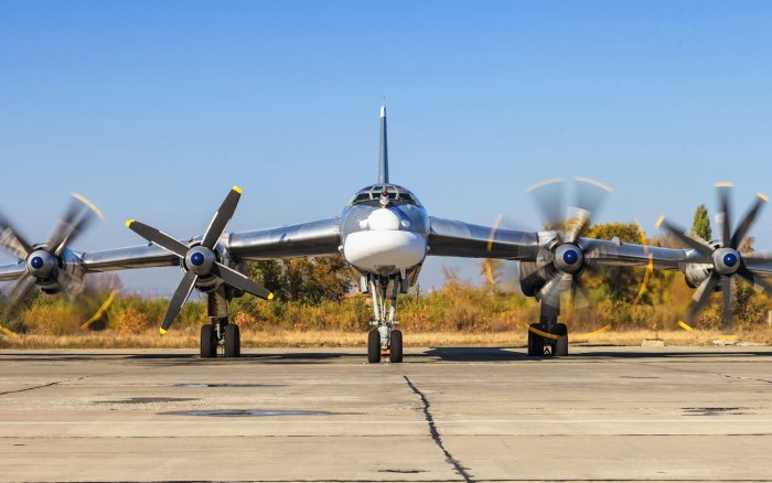 Стратегический турбовинтовой бомбардировщик ту-95мс