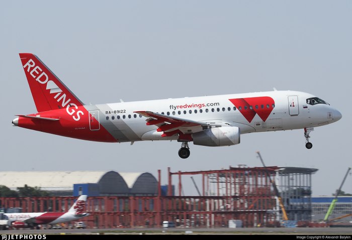 B772 самолет Red Wings