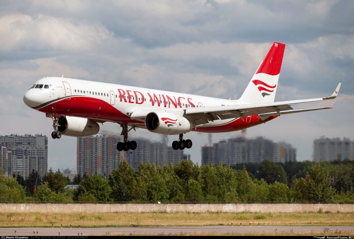 B772 самолет Red Wings