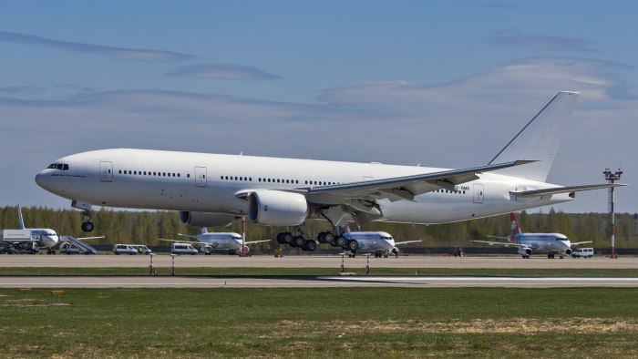 Боинг 777 ред Вингс