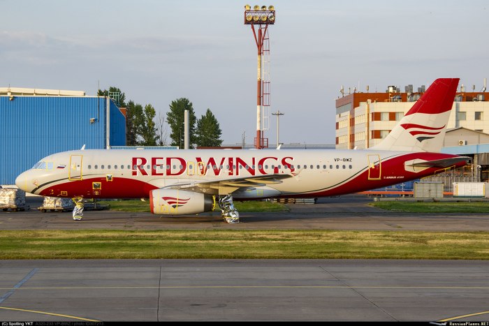 Самолет в772 Red Wings