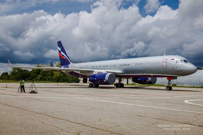 B772 самолет Red Wings