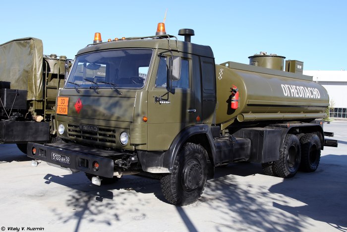 Бензовоз КАМАЗ 43118 военный