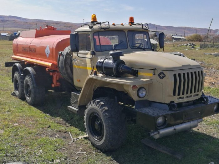 Урал 4320 топливозаправщик военный